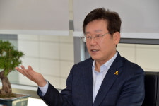 차기 대선 후보 지지율, 문재인 1위..반기문 '급락' 이재명 급등