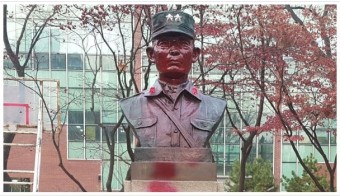 김경진 의원 “박정희 동상 철거는 시대적 요구”