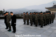 육군 35사단… 정유년 새해 현충탑 참배