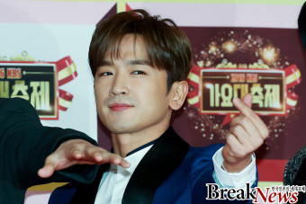 ［포토］신화 이민우, 하트에서 쿨워터향이 나는 것 같은건 기분탓인가?