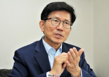 김문수 “문재인 비판 의원들, 문자폭탄 18원 후원금 시달려”