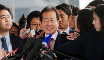 민주당 “홍준표, 노무현 대통령에 ‘뇌물 먹고 자살한 사람’.. 용납 못해”
