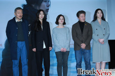 ‘밤의 해변에서 혼자’ 서영화, “홍상수 감독 영화 볼 때마다 다르게 느껴져”