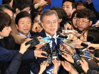 [포토] 민주당 충청경선 승리한 문재인 “반드시 정권교체”
