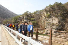 단양 선암골생태유람길…트래킹 발길 이어져