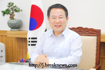 정헌율 익산시장… 미래성장동력 구축 '총력'