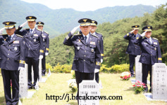 전북경찰청 지휘부, 경찰묘역 참배  