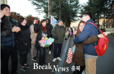 옥천고등학교 정문, 수험생 응원열기 ‘후끈’