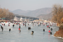  신나는 겨울 여행은 안동 암산얼음축제에서