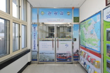  속초시, ‘소통의 상징’ 청사 유리문 전면 교체