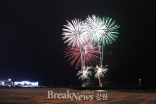 양양군 물치비치마켓, 물치항 송이등대서 ‘불꽃쇼’ 