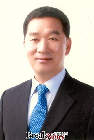 신정훈 의원, 전남지사 출마 관심↑...선거법 항소심에서 의원직 유지 결정, 내년 선거 준비 가속화!