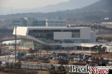 충남도서관, 임시 개관 17일로 연기