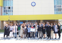서충주 자이아파트 입주민 대표, 충주중앙탑초에 시계 기증