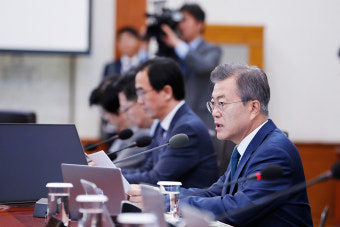 문재인 대통령 “노동시간 단축, 커다란 변화 가져올 것”