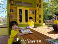 증평읍 송산리 천변공원에 특색 있는 ‘하늘도서관’