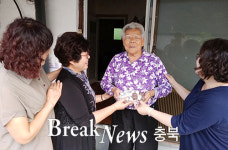 [포토] 단양군 가곡면, 송편 나누기 행사 훈훈
