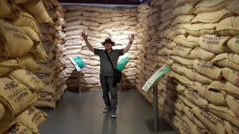 전통 민속공연이 화려한 ‘몬테네그로’ 커피공원에서  