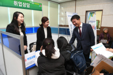 동구청, 2018 팔공 취업한마당성황리 개최