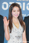 ［포토］정유미, 미녀검사의 손인사