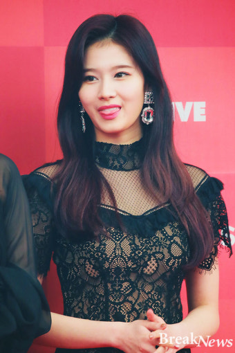 ［포토］트와이스 사나, 귀엽게 혀빼꼼
