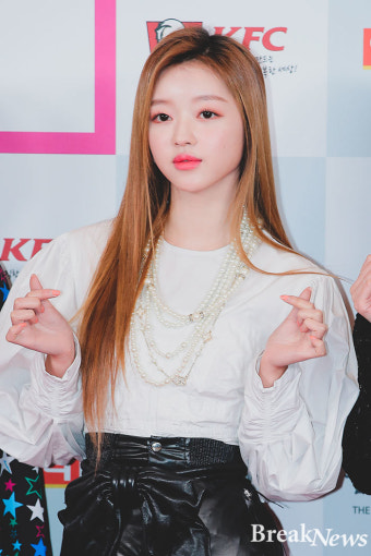 ［포토］오마이걸 유아, 사람이야 인형이야