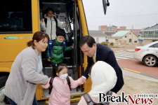 등굣길 수호천사로 변신한 김지철 충남교육감