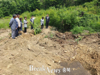 괴산군의회, 월현마을 축산폐기물 방류 현장 방문