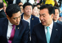 여야, 경제성장률 -0.4% 발표에 서로 ‘네 탓’ 비난