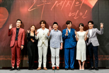 ‘평일 오후 세시의 연인’, 어른들의 성장드라마..금기된 사랑+매혹적 멜로