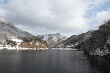 [포토] 물을 품은 순백의 감악산… 양주 겨울비경