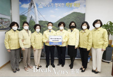 민주당 충북여성의원협, 괴산 오가리마을에 성금 전달