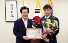 안병용 의정부시장, 급류 속 아이 구한 경찰관 모범시민 표창