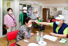 [포토]중랑구, 철저한 방역 속 경로당 127개소 운영 재개