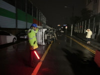 초속 40m 강풍 몰아친 부산 곳곳 피해 속출...원전 4기도 정지, 1명 사망