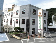 부산 만덕동 해뜨락 요양병원  53명 무더기 확진...코호트 격리