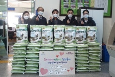 수원영광교회, 저소득 가정에 쌀 70포 기부