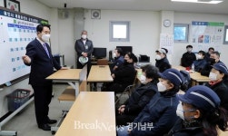 백군기 용인시장, 재활용센터 직원들 격려
