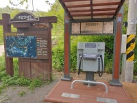 용인시 양지면, 금륜사 옆 산책로 초입에 가로등·먼지털이기 설치