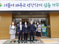 정윤경 의원, 찾아가는 이동과학차 참관 위해 둔대초등학교 방문