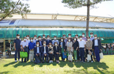 [포토]춘천시의회, 신북 샘밭장에서 추석맞이 전통시장 장보기 행사 실시