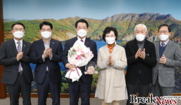 백록종합식품(주) | [포토] 김영록 전남지사, 김치산업 발전 기여 감사패 전달 받아
