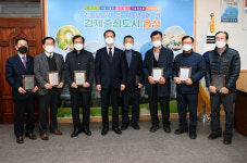 음성군, 군정 유공 퇴임 이장에게 표창패 수여