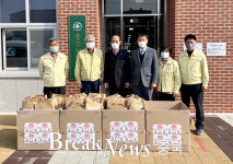 충주시노인복지관, 홀몸노인 및 의료진에 한과 전달