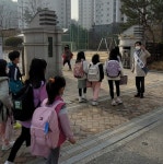 유문상 세종시교육감 예비후보, 초등학교 학생들과 등교인사