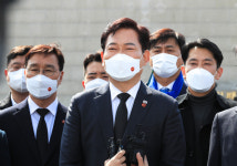 하산 하라더니 나홀로 등산 송영길 서울시장 출마 당 내 반발 확산