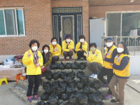 영동 추풍령면 적십자 봉사단, 독거노인 40여 가구 물품 전달