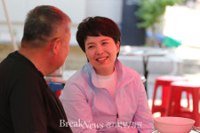 [포토] 김은혜 경기도지사 후보, 포천시 송우리 5일장 방문...도민들의 의견 청취