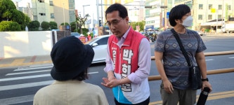 박희조 동구청장 후보,  성남동 우향경로당 방문 지지호소