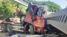 국도 13호선… 교량 공사 구조물 추락